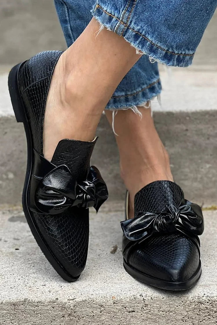 BLACK LOAFERS WITH SHINY BOW